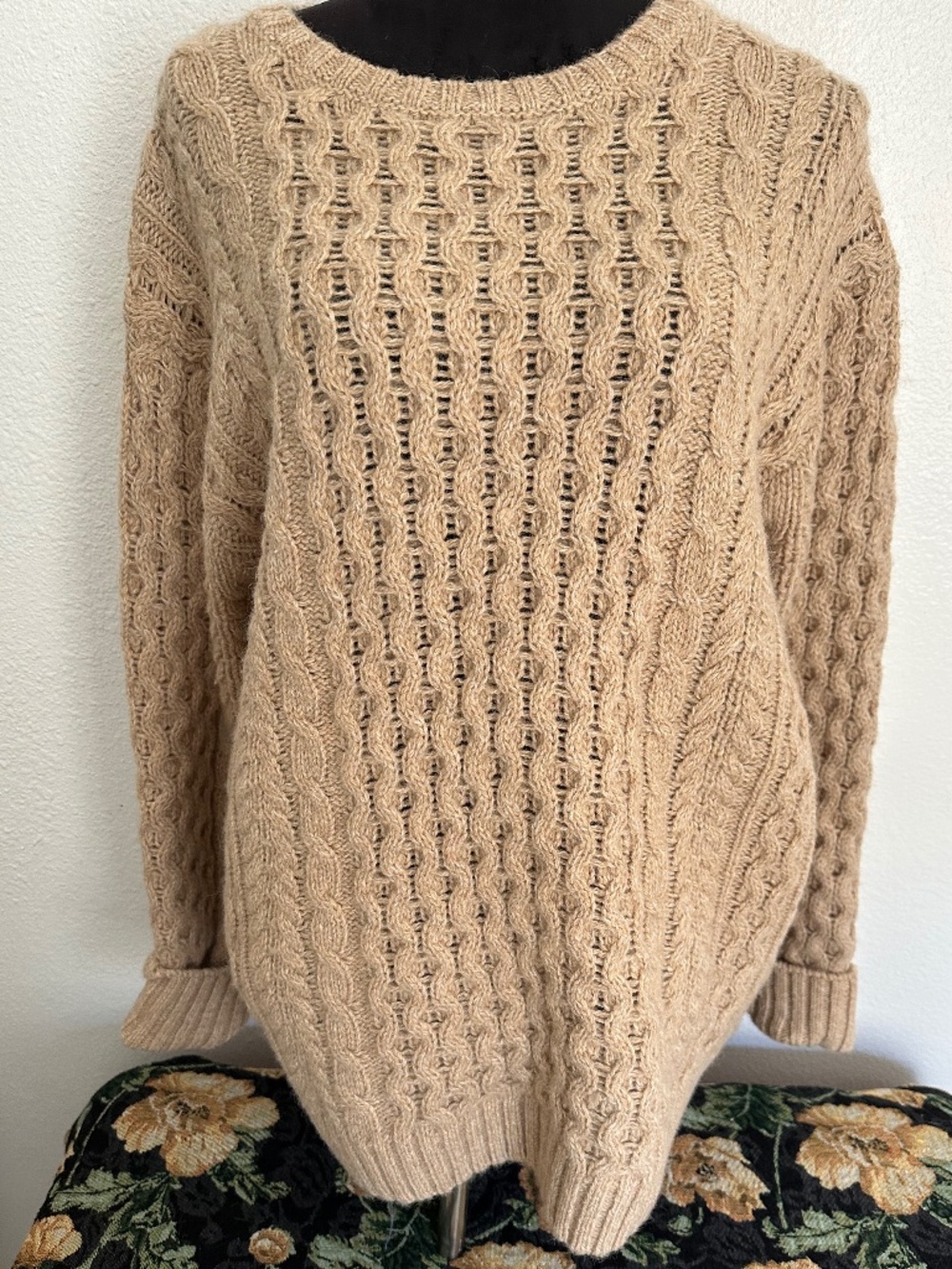 Brandy Melville Winona Cable sleeve boyfriend sweater